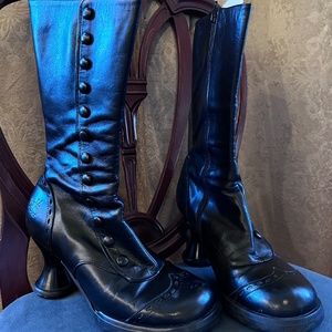 John Fluevog MINI BABYCAKE MID-HEIGHT BOOT WITH BUTTONS Black, Size 9